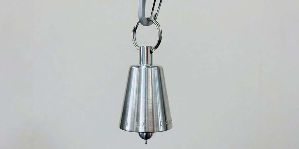 刻まれた言葉は「祝！100名山完登」