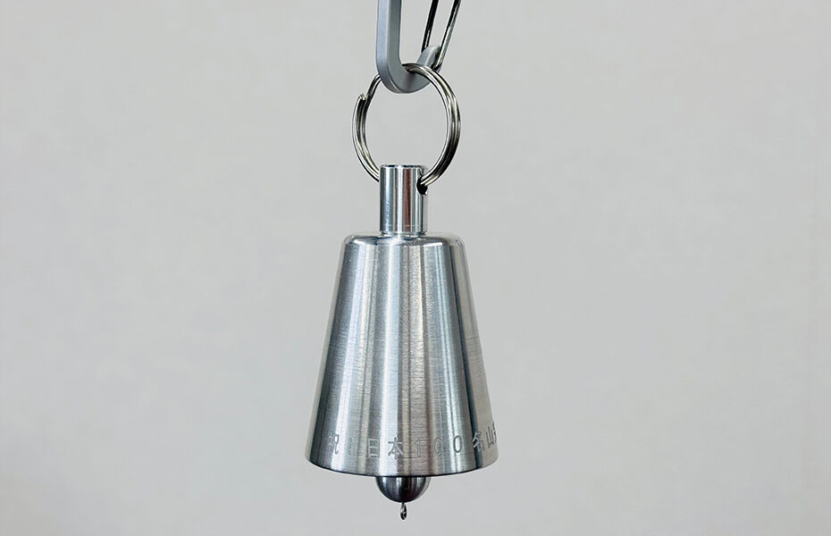 刻まれた言葉は「祝！100名山完登」